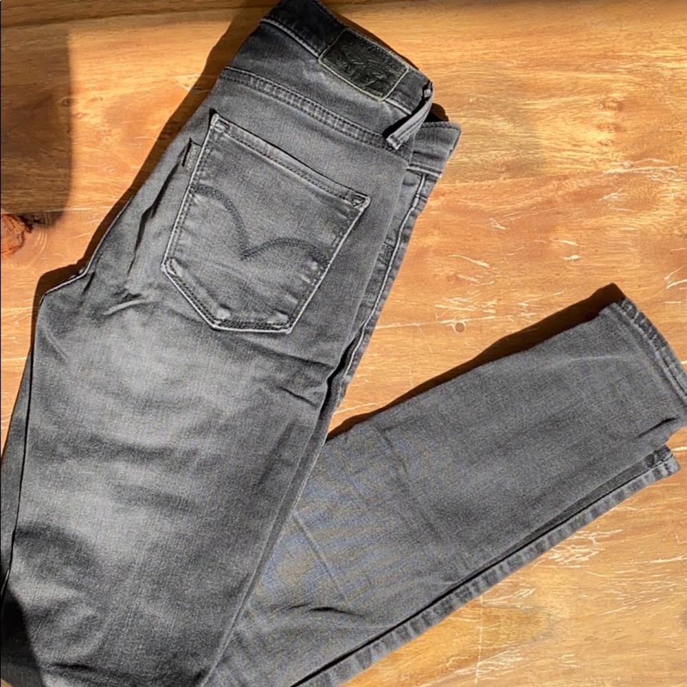 Levi’s Dark Gray Black 720 High Rise Skinny 25
